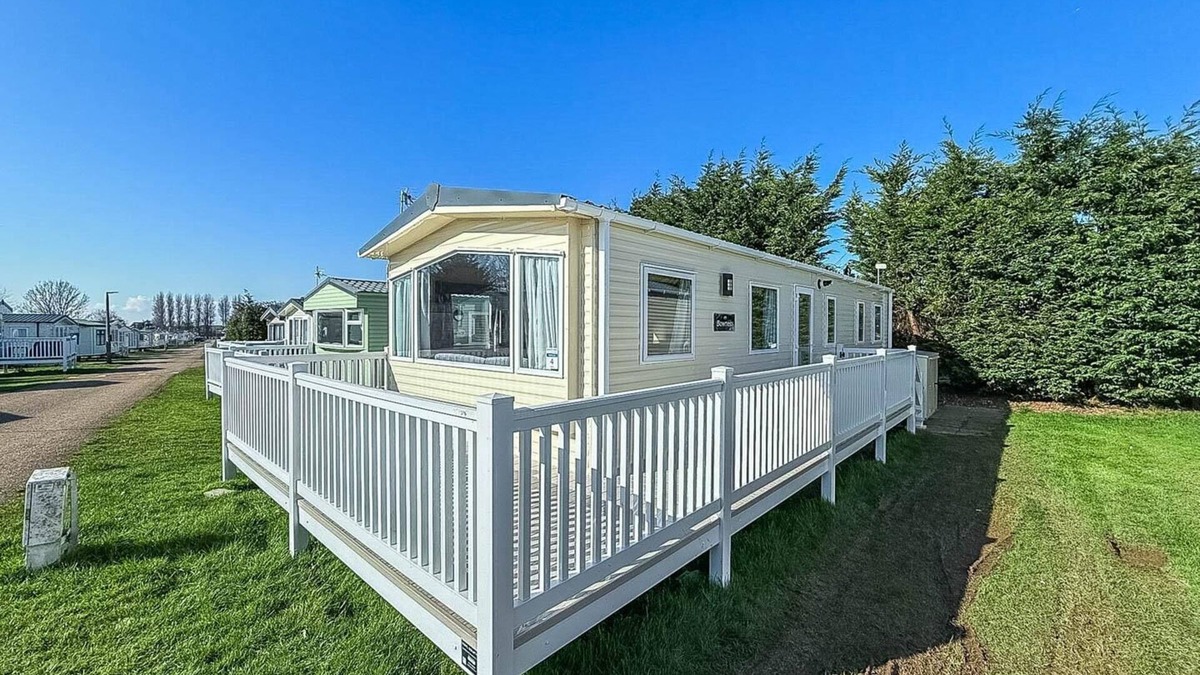 Hunstanton House | Homely 8 berth caravan at Manor Park, near Hunstanton Beach ref 23004B