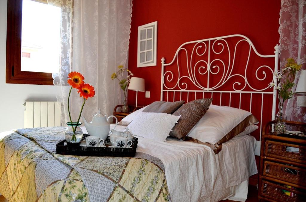 Torrecaballeros Apartment | Homely flat with Garden near Segovia