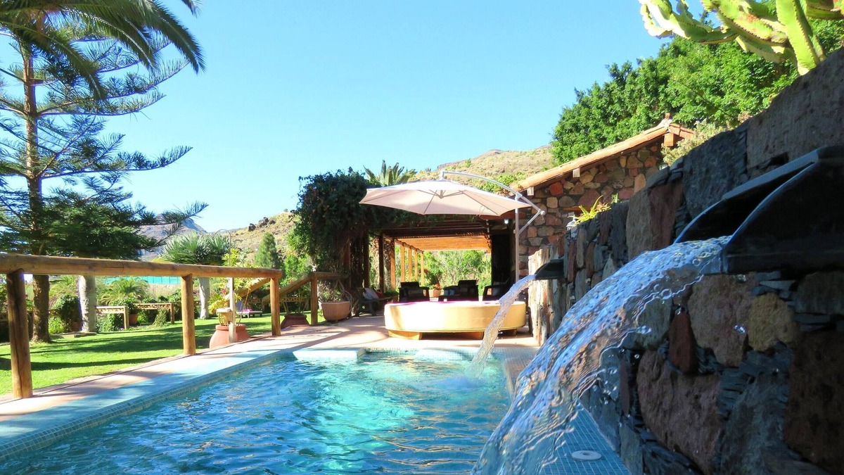 San Bartolome de Tirajana Villa | Homerez - Spacious villa With garden and mountain view