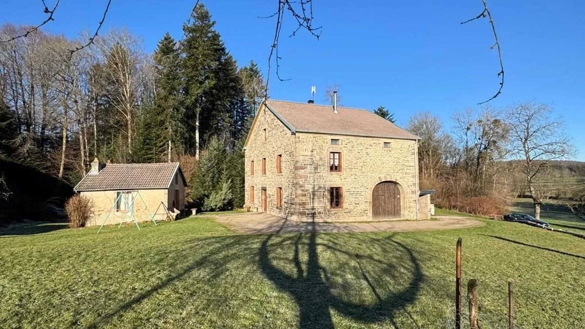 Fougerolles-Saint-Valbert House | Homerez - House near Fougerolles-Saint-Valbert