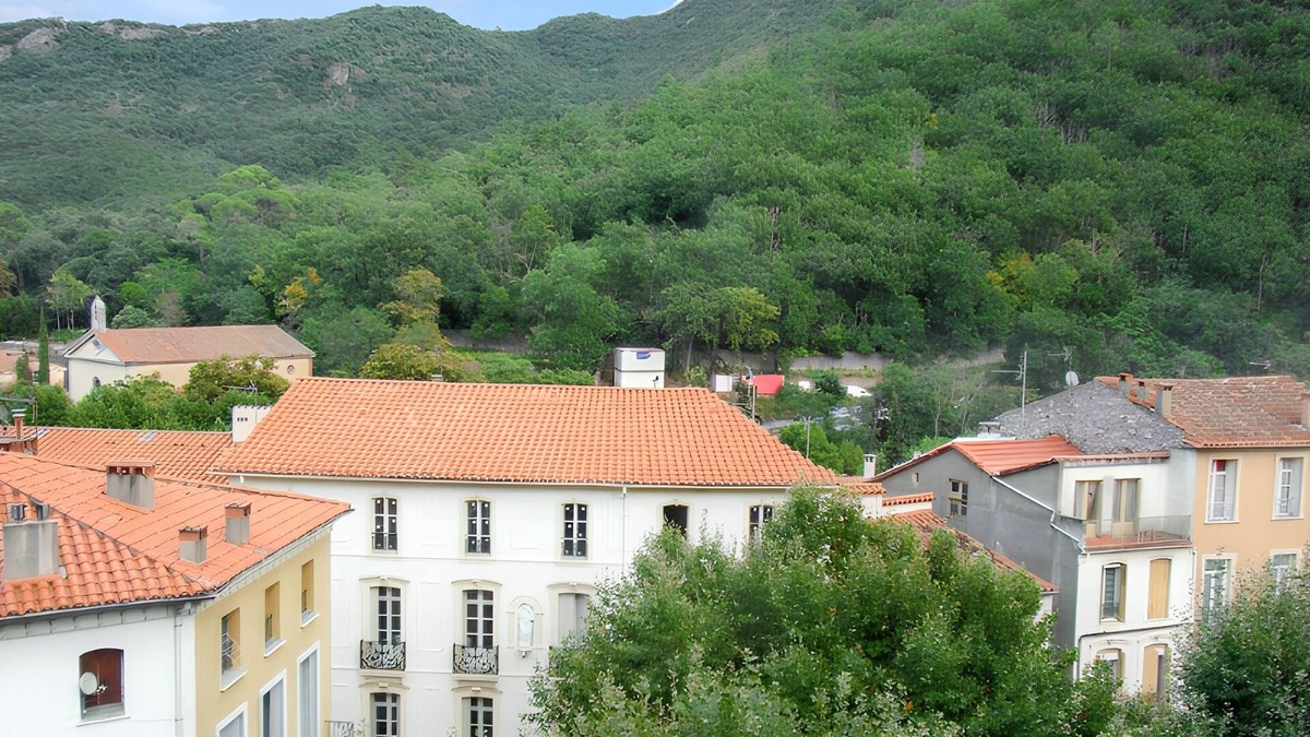 Amelie-les-Bains-Palalda Apartment | Homerez - Studio with Balcony in Amélie-les-Bains