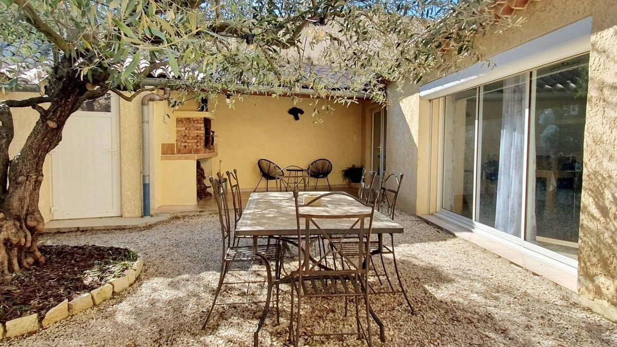 Saint-Maurice-sur-Eygues Apartment | Homerez - Apartment in Saint-Maurice-sur-Eygues