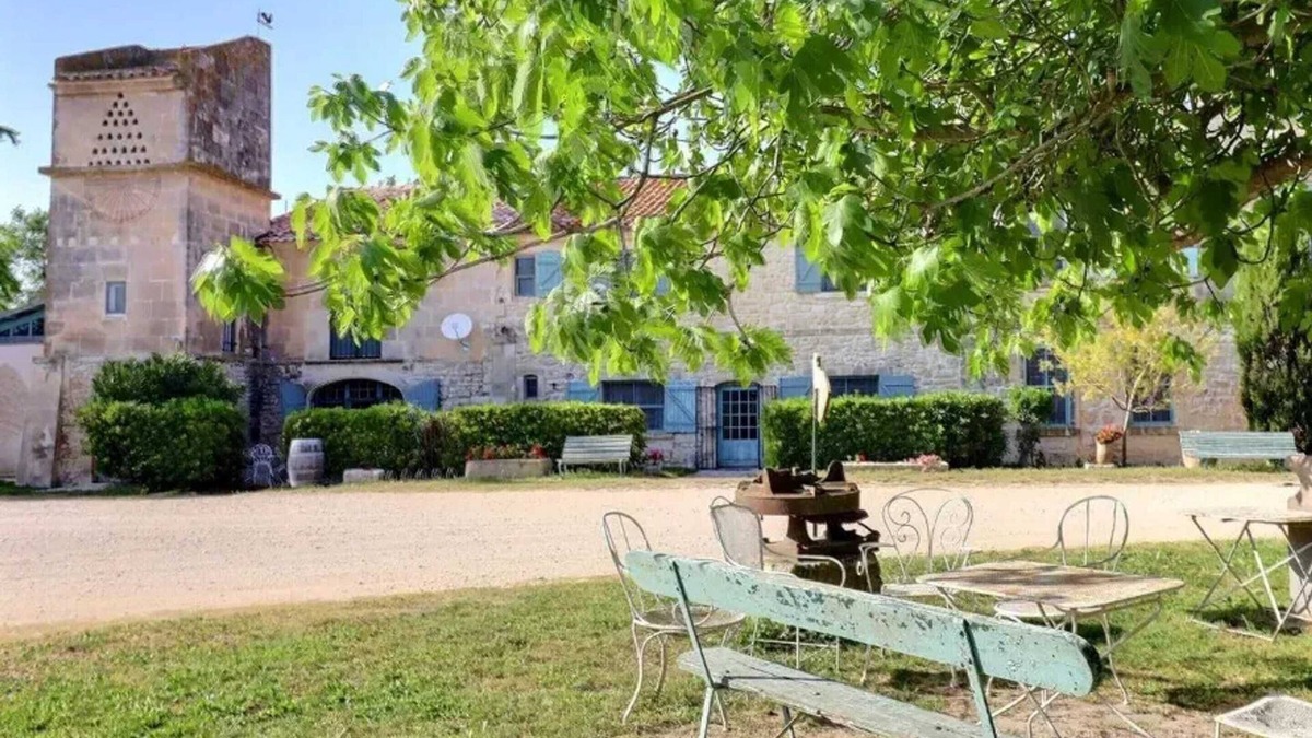 Saintes-Maries-de-la-Mer House | Homerez - House near Saintes-Maries-de-la-Mer
