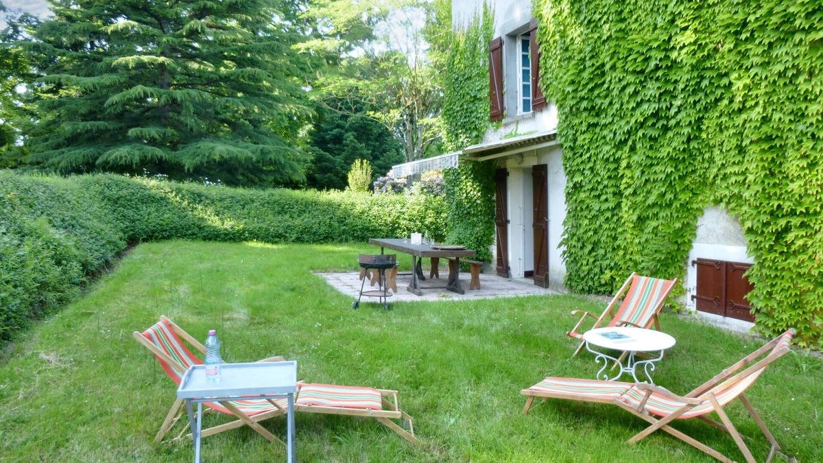 Genouillac House | Homerez - Spacious House La Perdussie with Garden