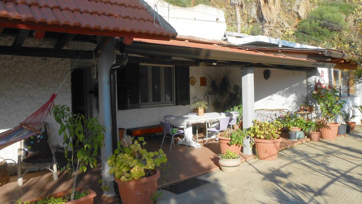 Taureana House | Homerez - 100 m from the beach! Beautiful house for 3 pers. with sea view in Palmi