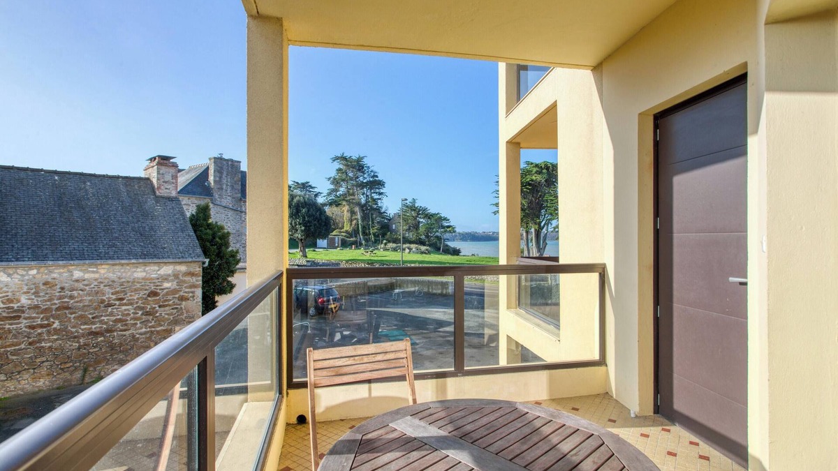 Saint-Jacut-de-la-Mer Apartment | Homerez - Apartment in Saint-Jacut
