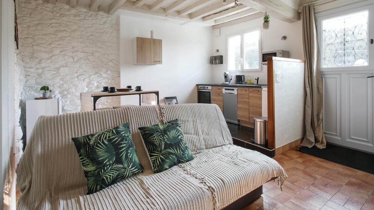 Pierrefonds House | Homerez - Amazing house for 4 ppl. at Pierrefonds