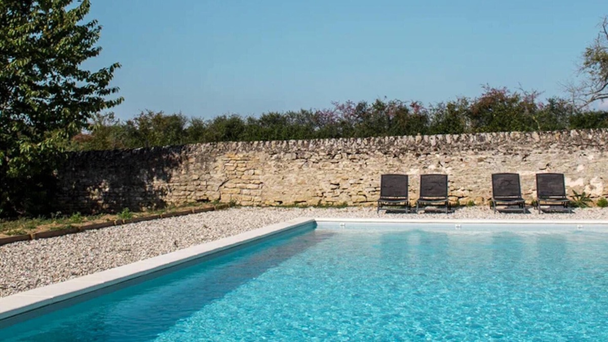 Volesvres Villa | Homerez - Amazing villa for 24 ppl. with swimming-pool and garden at Volesvres
