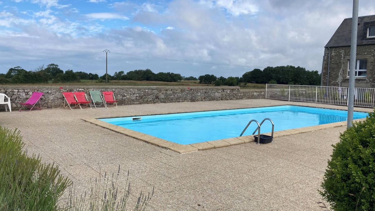 Montmartin-sur-Mer Apartment | Homerez - Apartment in Montmartin-sur-Mer