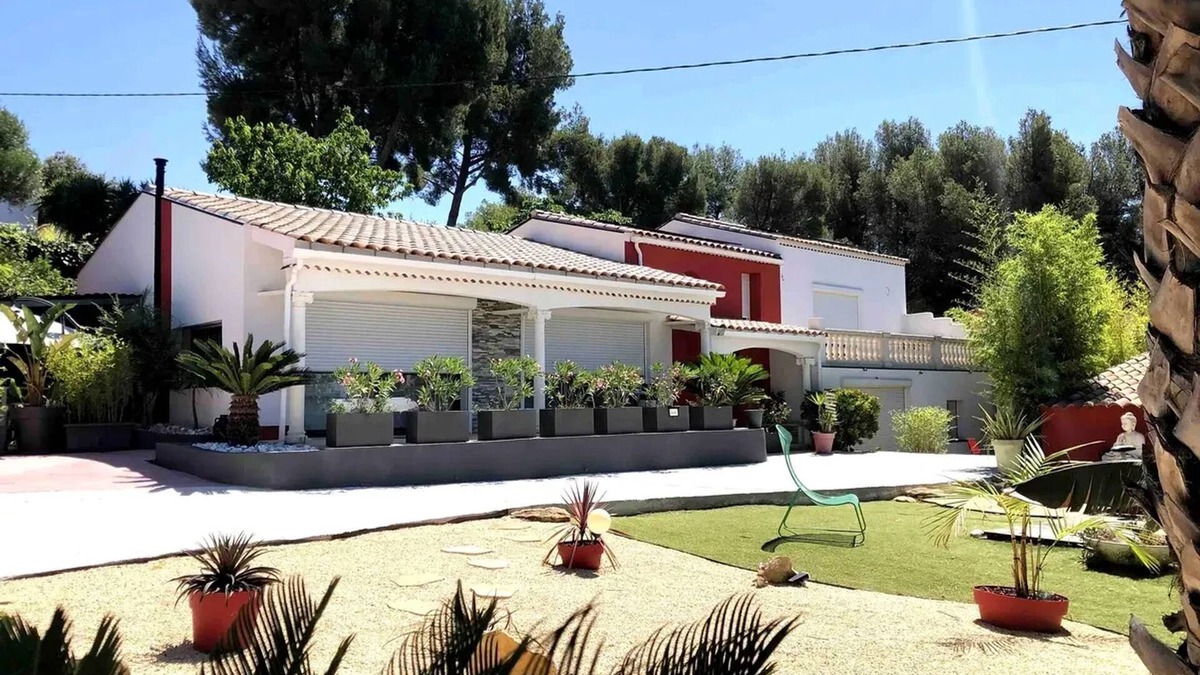 La Cadiere-d'Azur Apartment | Homerez - Apartment in La Cadière-d'Azur