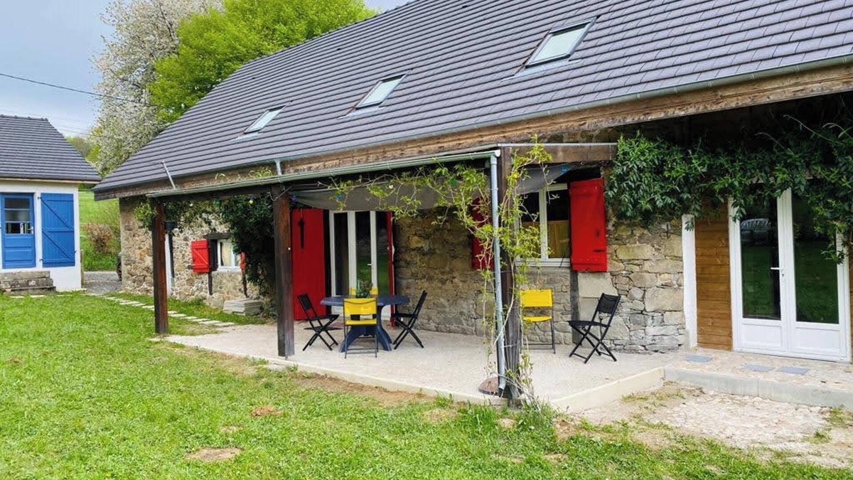 Orgnac-sur-Vezere Apartment | Homerez - Apartment Orgnac-sur-Vézère