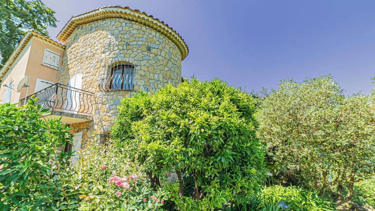 Le Bar-sur-Loup Apartment | Homerez - Apartment in Bar-sur-Loup