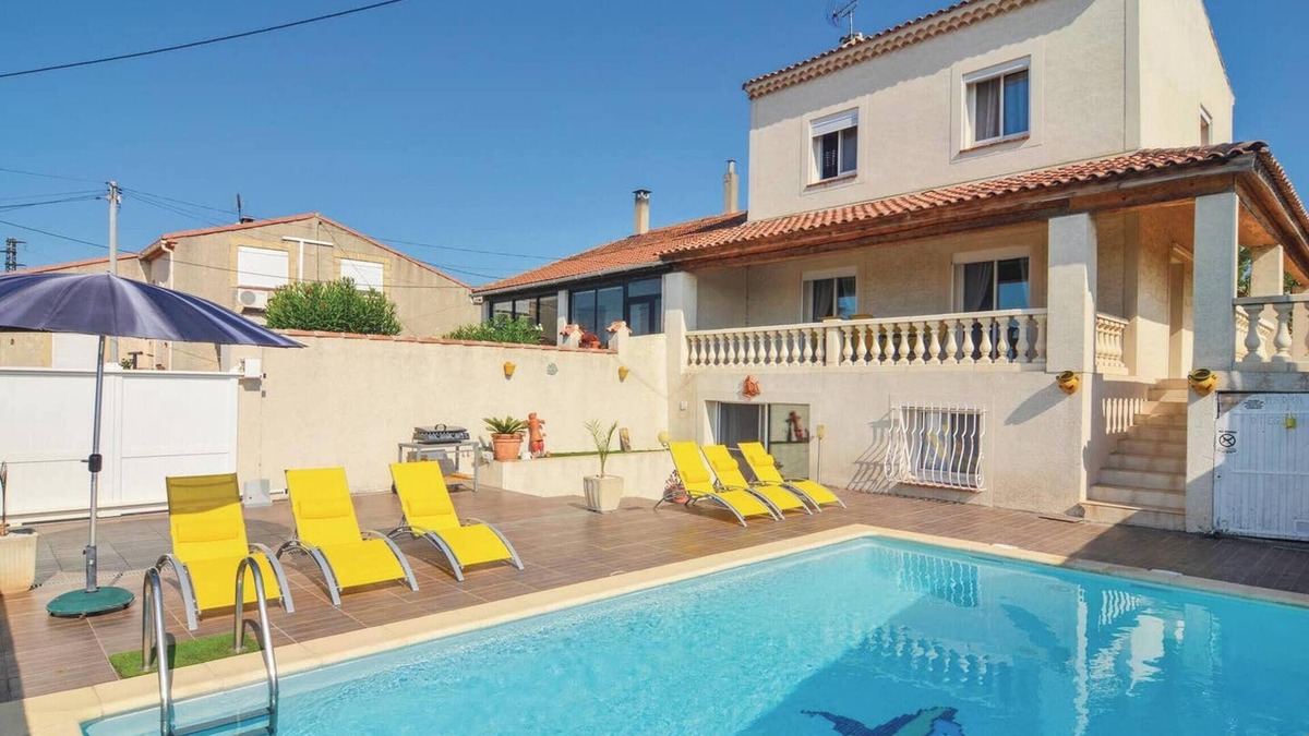 Port-de-Bouc Apartment | Homerez - Apartment Port-de-Bouc with Pool