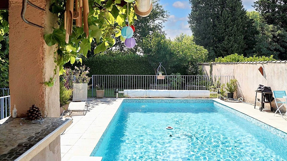 Le Pontet Apartment | Homerez - Apartment in Le Pontet
