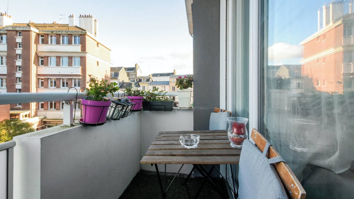Centre Ville Rive Gauche Apartment | Homerez - Apartment in Rouen, Balcony, City View.