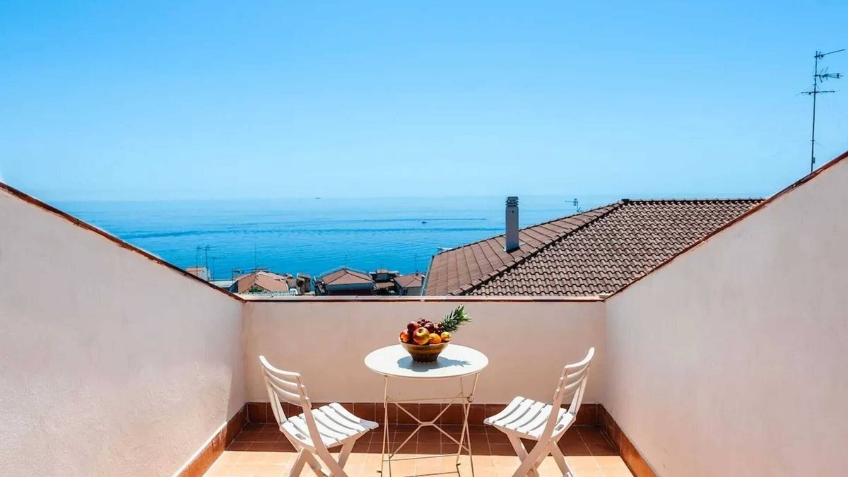 Aci Trezza Apartment | Homerez - Apartment in Aci Castello