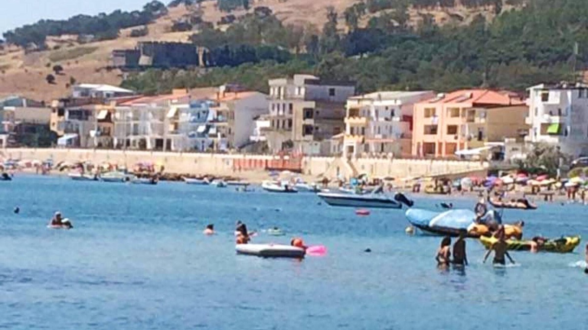 Torre Melissa Apartment | Homerez - Apartment in Torre Melissa, Sea View
