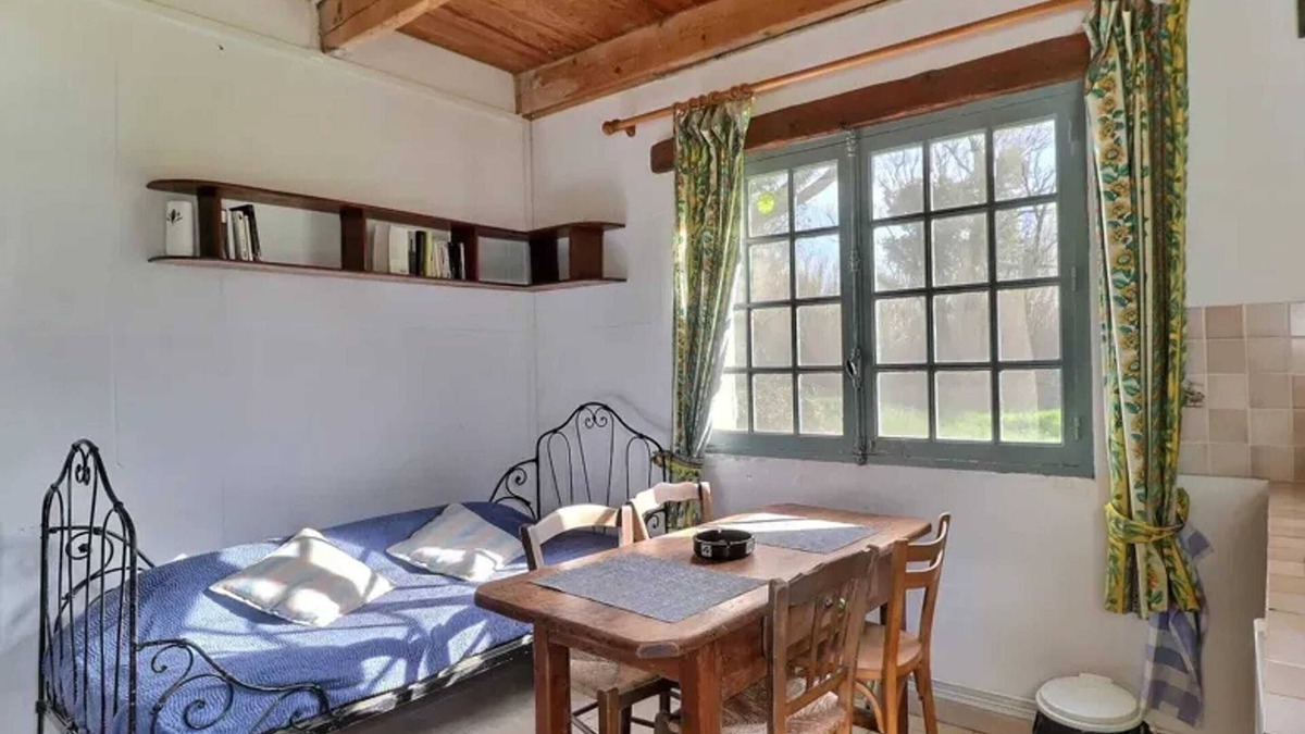 Saintes-Maries-de-la-Mer Apartment | Homerez - Apartment Saintes-Maries-de-la-Mer