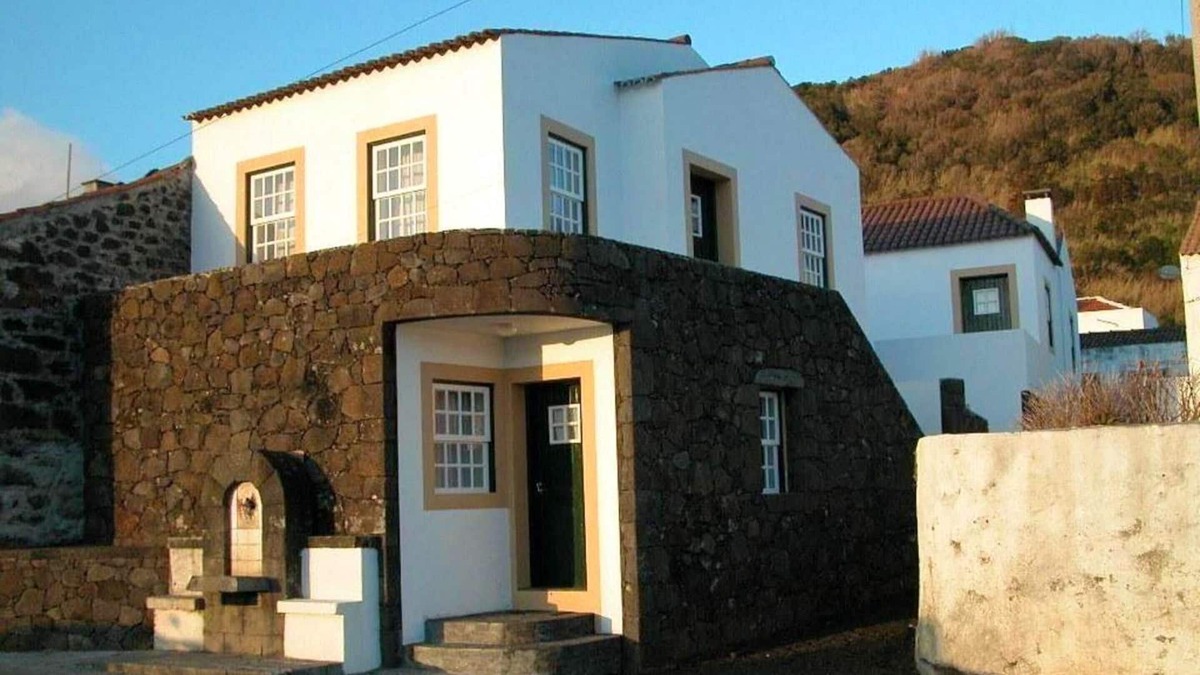 Lajes do Pico Apartment | Homerez - Appartement for 2 ppl. with sea view and terrace at Lajes Do Pico