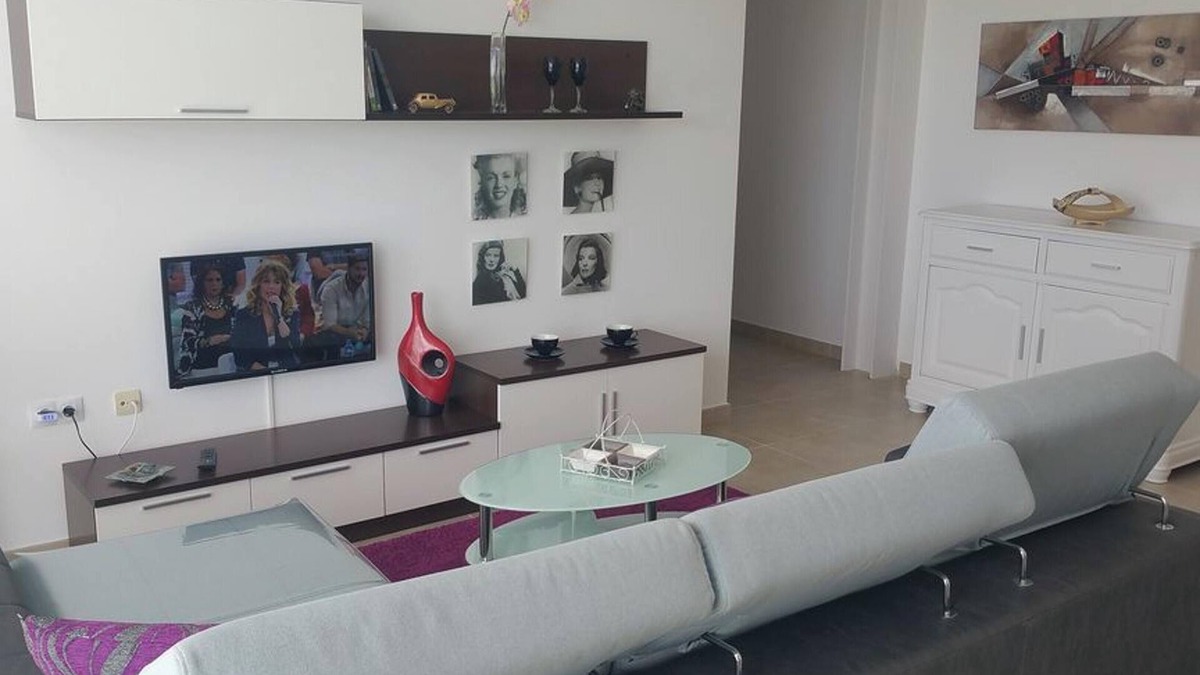 Dean Pequeno Apartment | Homerez - Apt in Riveira w/parking