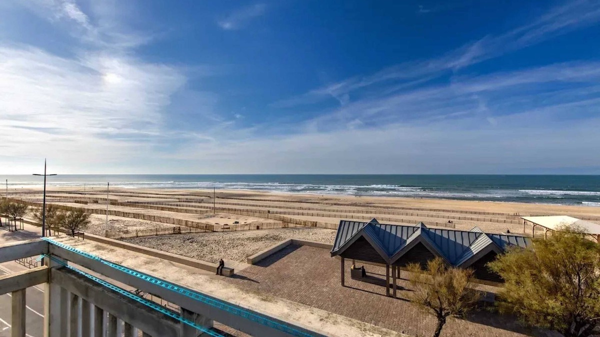 Soulac-sur-Mer Apartment | Homerez - Apt, Soulac-sur-Mer, sea view