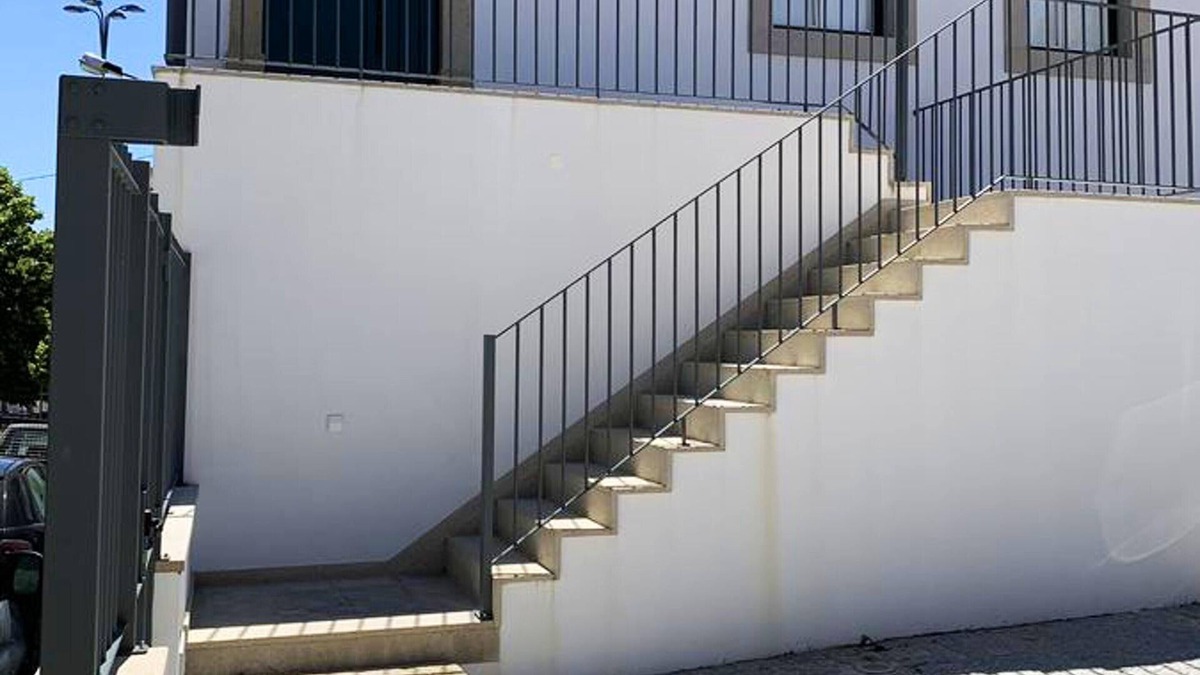 Castelo Branco House | Homerez - Beautiful house for 4 ppl. with balcony at Castelo Branco