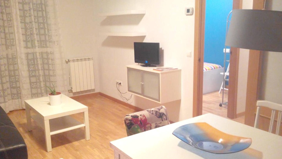 Zamora Apartment | Homerez - Beautiful appartement for 5 ppl. with balcony at Zamora