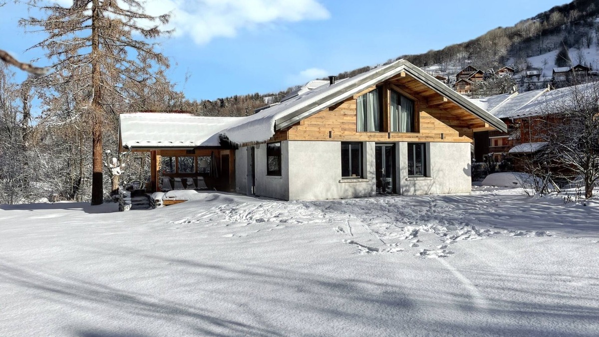 Valloire Ski Chalet | Homerez - Beautiful chalet in Valloire with mountain view.