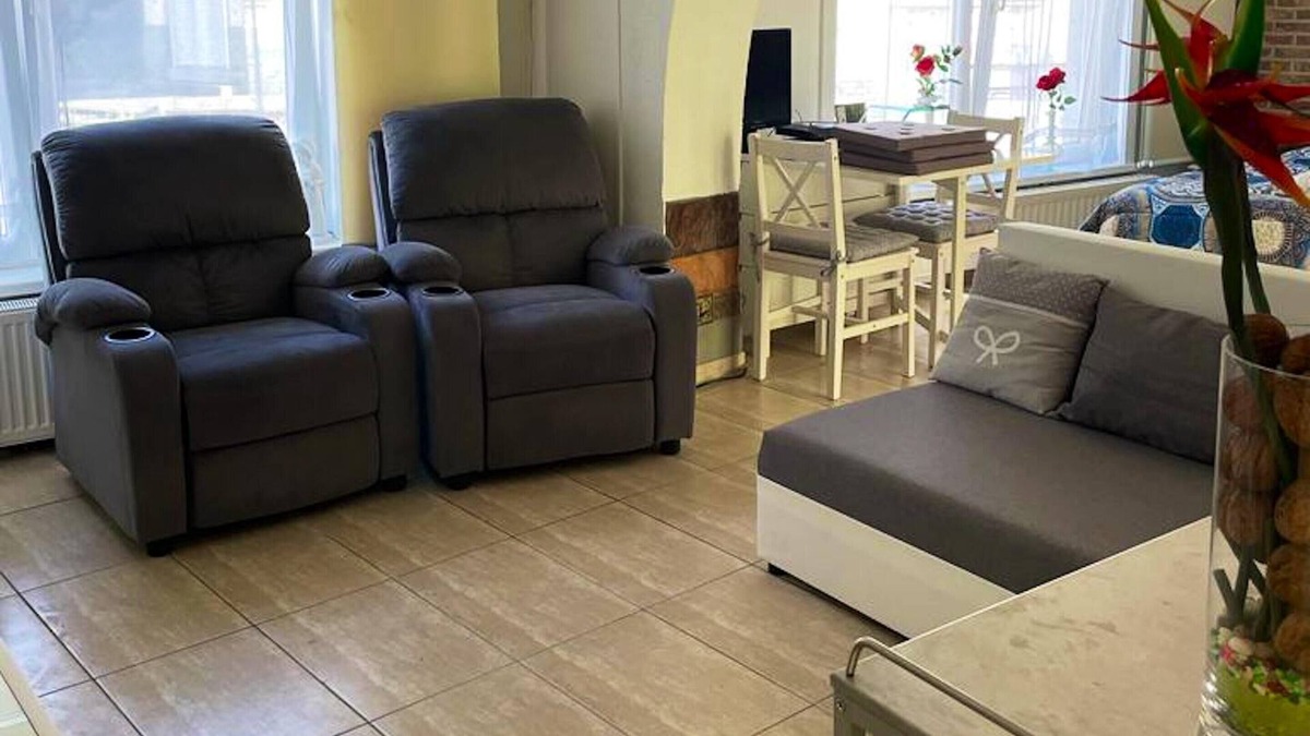 Roux Apartment | Homerez - Beautiful studio for 4 ppl. with terrace at Charleroi