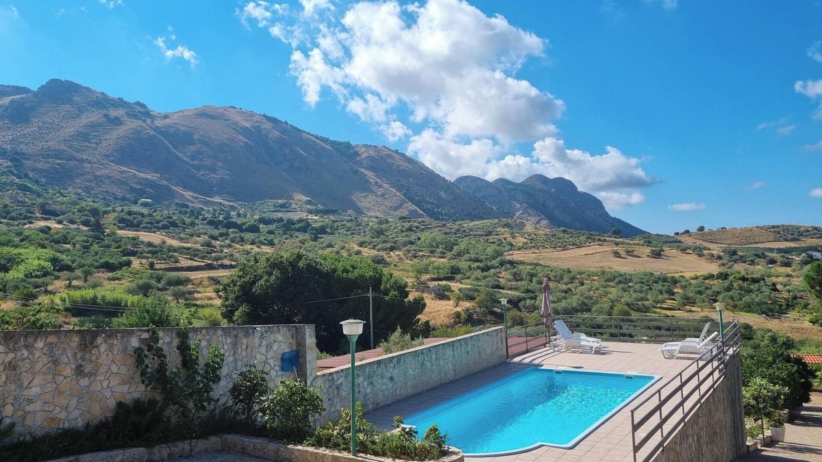 Caccamo Villa | Homerez - Beautiful Villa in Caccamo with Private Pool
