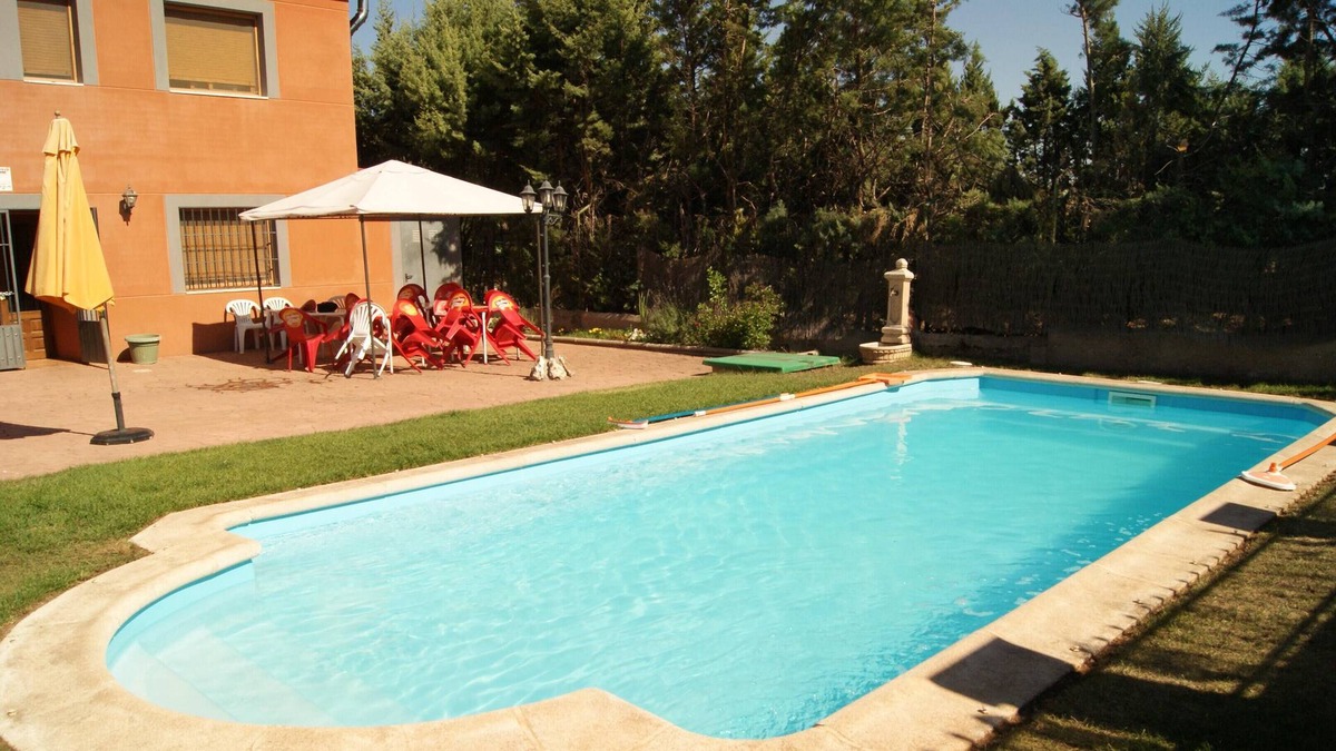 Humanes Villa | Homerez - Big villa for 12 ppl. with swimming-pool at Cerezo de Mohernando