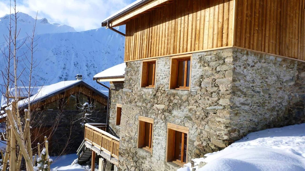 Le Villard Ski Chalet | Homerez - Big chalet 2 km away from the slopes for 14 ppl. with sauna and hammam