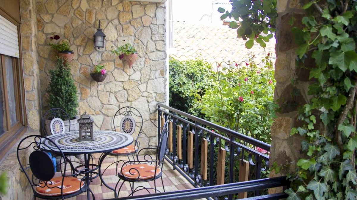 Abejar House | Homerez - Big house for 10 ppl. with garden and terrace at Abejar