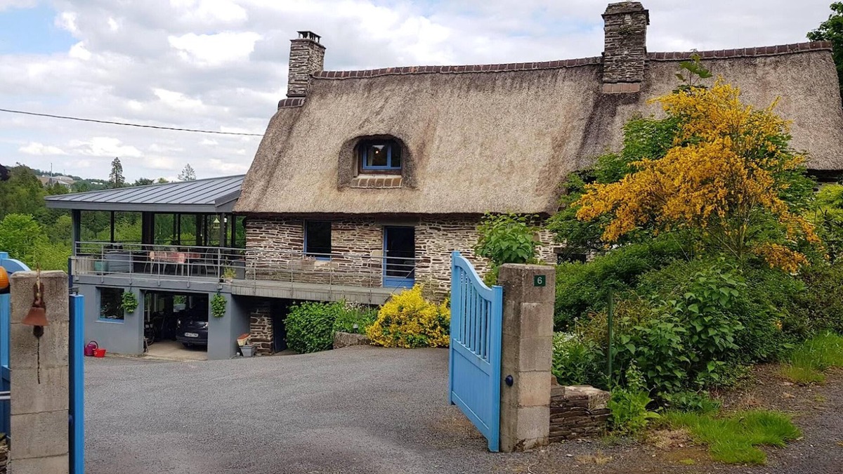 Brouains House | Homerez - Big house for 9 ppl. with garden, terrace and balcony at Brouains