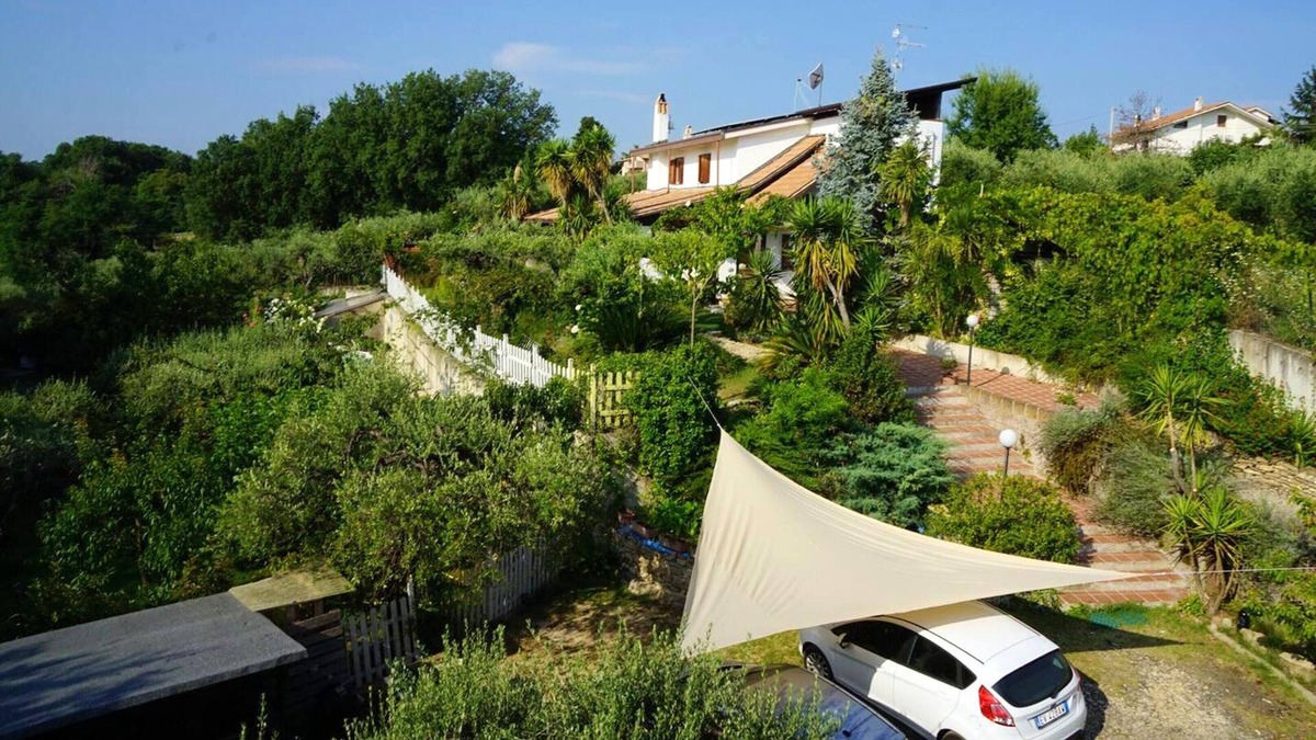 Treglio Villa | Homerez - Big villa 6 km away from the beach for 10 ppl. with swimming-pool