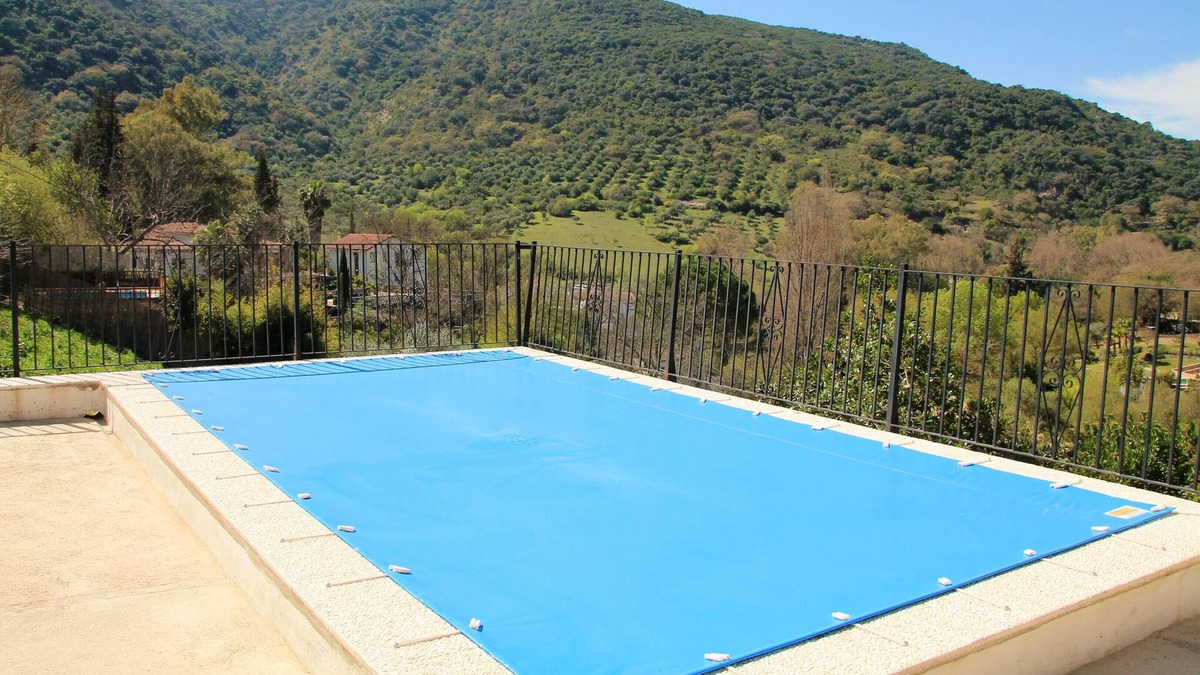 Benamahoma Villa | Homerez - Big villa for 10 ppl. with swimming-pool and terrace at Benamahoma