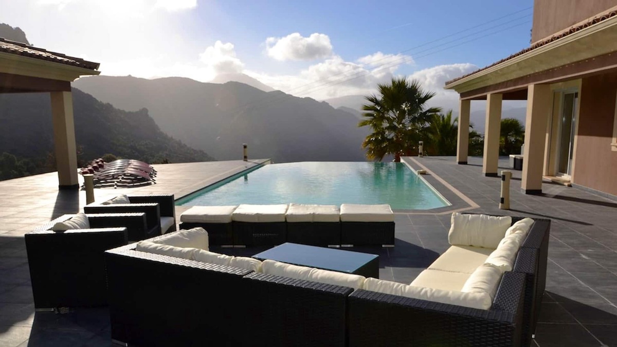Ocana Villa | Homerez - Big villa for 12 ppl. with swimming-pool, garden and terrace at Ocana