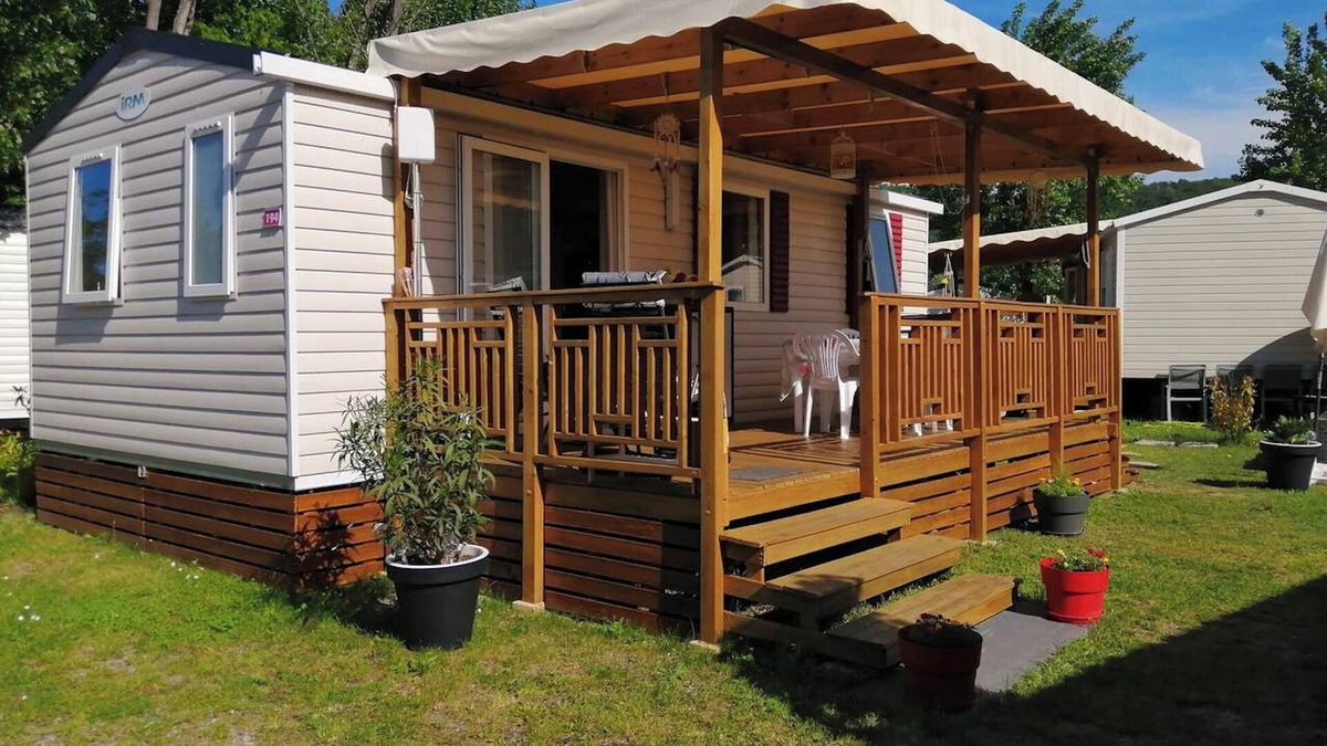 Condrieu House | Homerez - Bungalow in Condrieu with pool