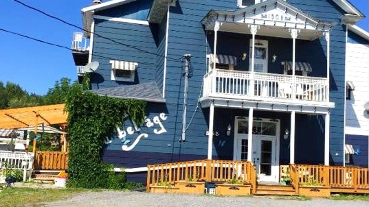 Sainte-Angele-de-Merici Apartment | Homerez - Amazing appartement 13 km away from the beach for 5 ppl.