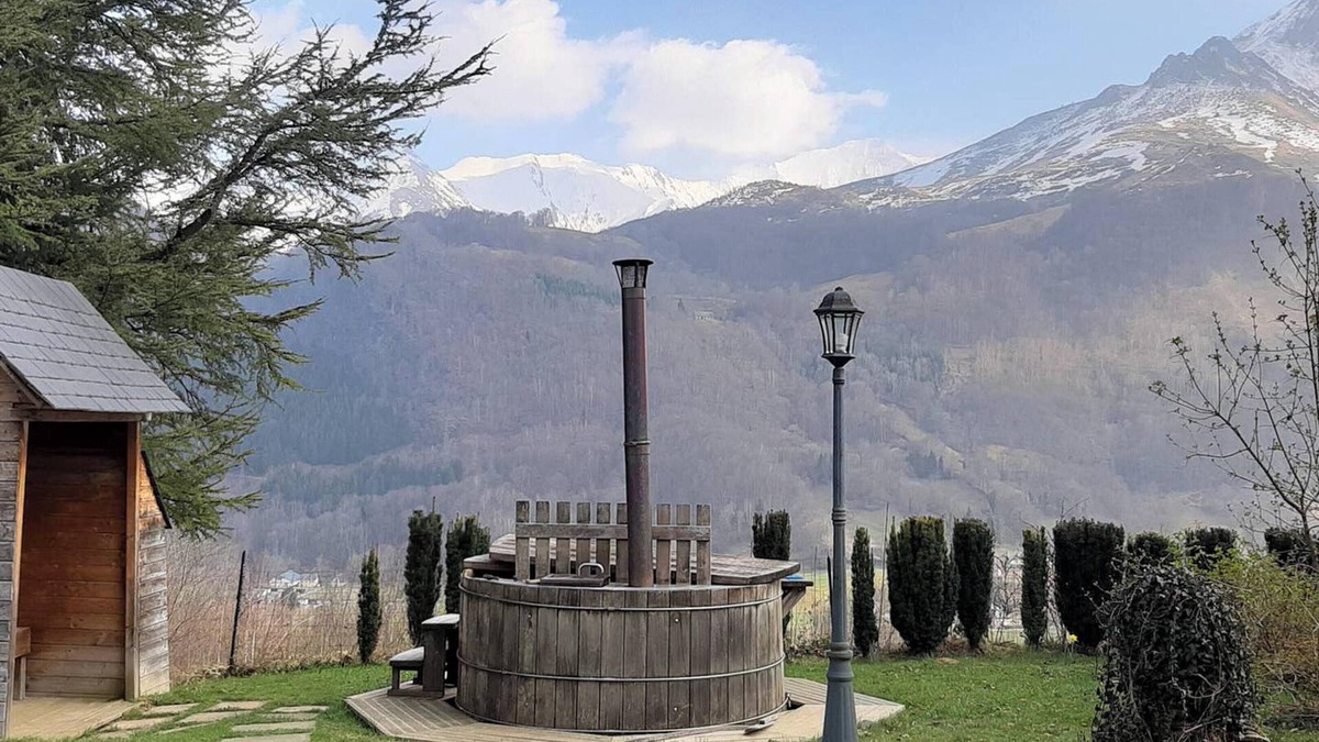 Arrens-Marsous Ski Chalet | Homerez - Chalet in Arrens-Marsous.