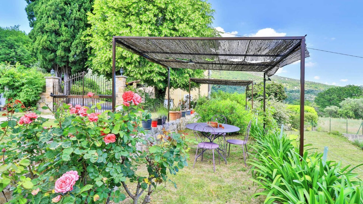 Le Bar-sur-Loup Apartment | Homerez - Charming apt - Le Bar-sur-Loup
