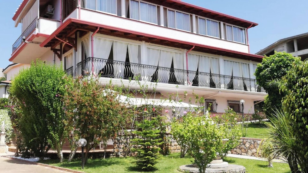 Diamante Apartment | Homerez - Charming apartment in Diamante