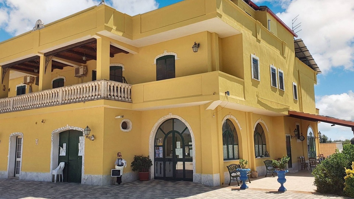 Lizzano House | Homerez - Charming Bungalow in Lizzano with Shared Pool