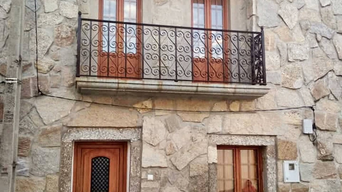 Zebreiros House | Homerez - Charming Countryside House in Zebreira with Spacious Terrace