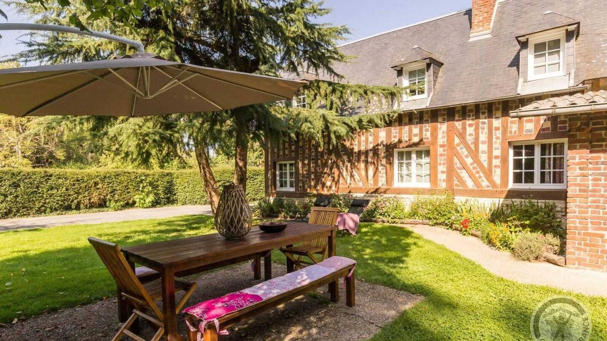 Annebault House | Homerez - Charming house in Annebault with fenced garden and barbecue