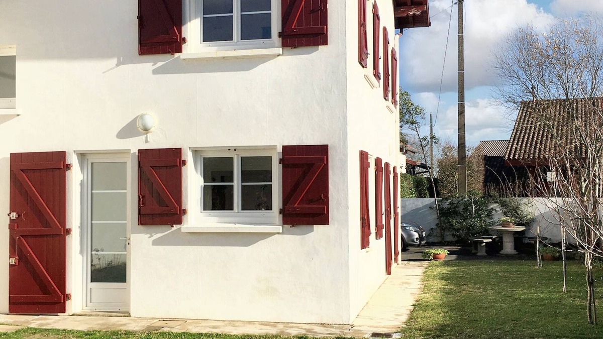 Arcangues House | Homerez - Charming house in Arcangues with mountain views