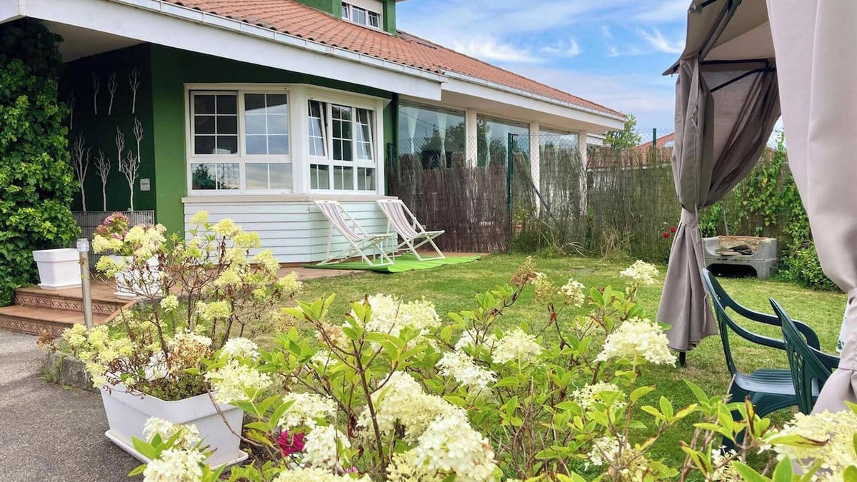 Aviles House | Homerez - Charming House in Bastian, Garden