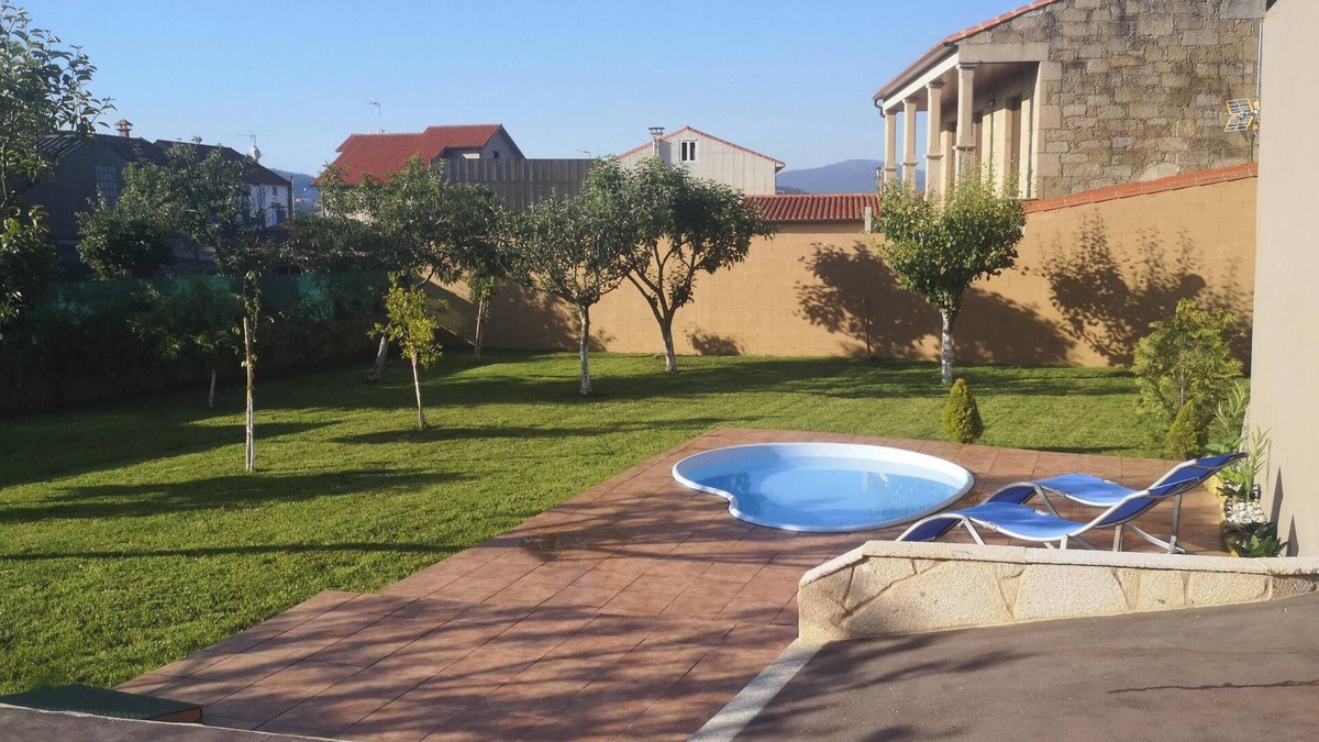 Boiro House | Homerez - Charming House in Esteiro with Garden and Terraces