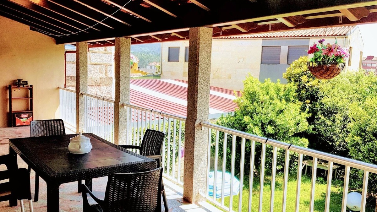 O Porrino House | Homerez - Charming House in Porriño with Terrace and Garden