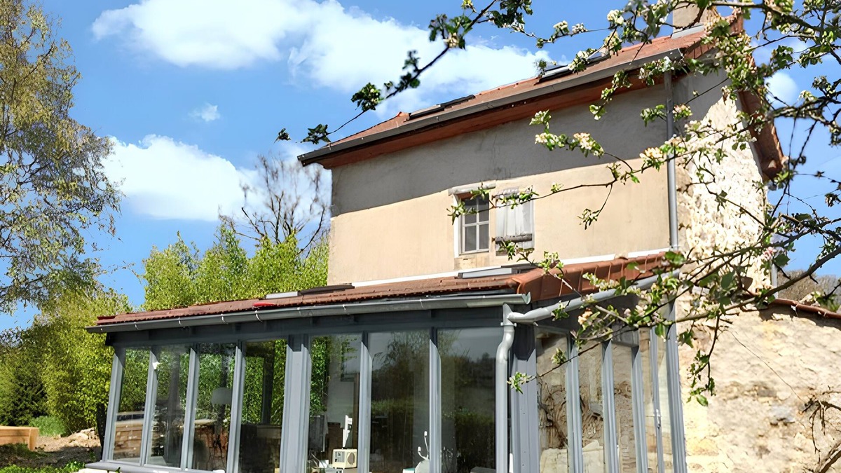 Chenerailles - Auzances - Bellegarde et Haut Pays Marchois House | Homerez - Charming house in Charron with shared pool